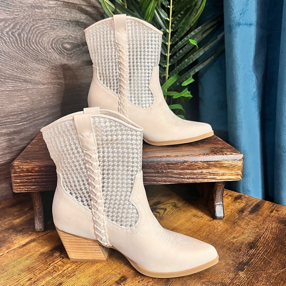 DV BY DOLCE VITA Faux Leather Karyn Bootie in Cream, Size 6.5. NWOT! - Picture 6 of 15